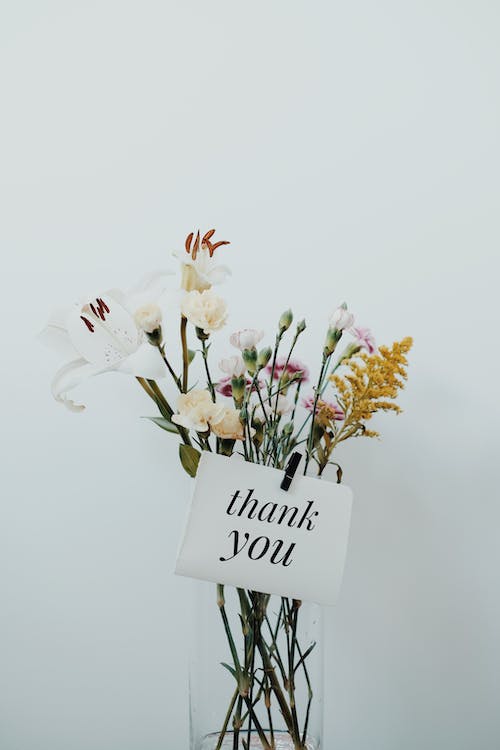 A heartfelt thank you note would suffice as a Christmas gift idea for a boss woman.