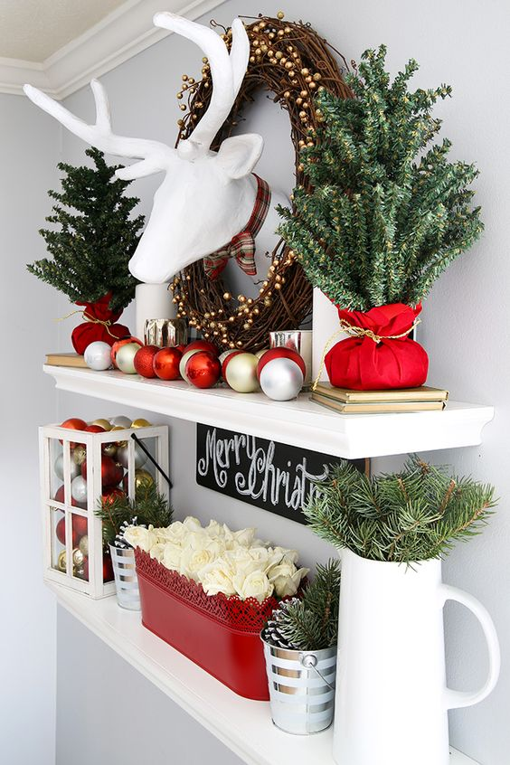  Christmas shelf decor ideas with gold ornaments