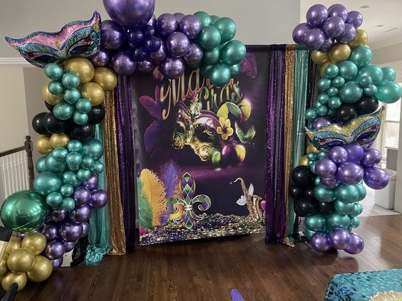 Mardi Gras party ideas for adults ; photobooth backdrop in violet, gold and green hues